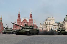 Rusia ensaya desfile anual de la victoria de la Segunda Guerra Mundial mientras continúa la lucha en Ucrania