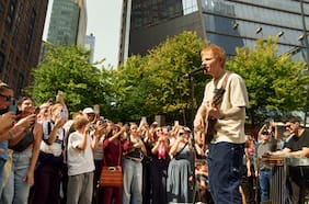 Ed Sheeran suelto a una sola toma en Nueva York: “Lidiamos con la vida real y eso me encantó”
