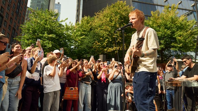 Ed Sheeran suelto a una sola toma en Nueva York: “Lidiamos con la vida real y eso me encantó”