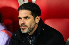 El recado de Gago a Assadi tras su reaparición en la U: “No hay titulares ni suplentes; tiene que ganarse el puesto”