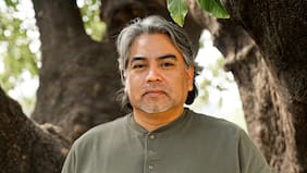 Pedro Cayuqueo salta a la ficción con Wekufe: “En el conflicto mapuche hay material para sagas policiales”