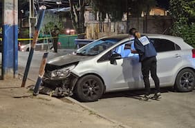 Dos jóvenes quedan en riesgo vital tras violento ataque a disparos contra un vehículo en Maipú
