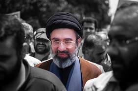 El reservado hijo del líder supremo de Irán que ejerce silenciosamente el poder tras la muerte del presidente