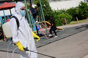 Aislamientos, retiro del estudiante y suspensión de clases: Así funcionan los protocolos en los colegios ante casos de Covid-19