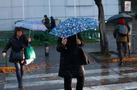 Anuncian lluvia para hoy en Santiago: el fenómeno se repetiría el sábado y el domingo en medio del tercer año más seco de las últimas dos décadas
