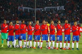 Eliminatorias: barra peruana lanzó campaña para que se respete el Himno Chileno