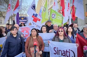 CUT entrega misiva en La Moneda en que solicitan al gobierno detener proyecto de Sala Cuna Universal y formar mesa de trabajo