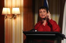 Tohá afirma que “hay un tsunami de ultraderecha” y que Matthei “le está abriendo la puerta”