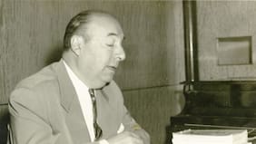 Candidato, embajador y Nobel: los políticos y agitados años finales de Pablo Neruda