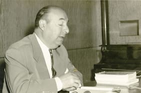 Candidato, embajador y Nobel: los políticos y agitados años finales de Pablo Neruda