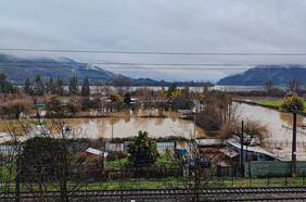 “Sacarse las ideologías” y “poner los pies en el territorio”: alcaldes de oposición emplazan al gobierno para mejorar despliegue en zonas inundadas