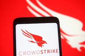 Qué es CrowdStrike, la empresa responsable del apagón cibernético que afectó a aeropuertos, bancos y supermercados