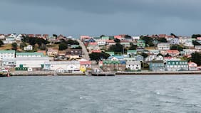 Argentina denuncia vuelos “no autorizados” entre Punta Arenas y las Malvinas y anuncia acciones contra empresa británica