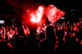 “Otra vez los hinchas de la U”: en Argentina reaccionan a los incidentes en el Estadio Nacional tras la Supercopa