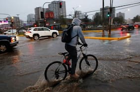 Santiago y Valparaíso se preparan para el “megatemporal” y Kast cancela gira para enfocarse en la respuesta del gobierno