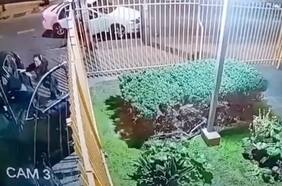 Mujer sufre portonazo y enfrenta a delincuentes para sacar a su hija del auto