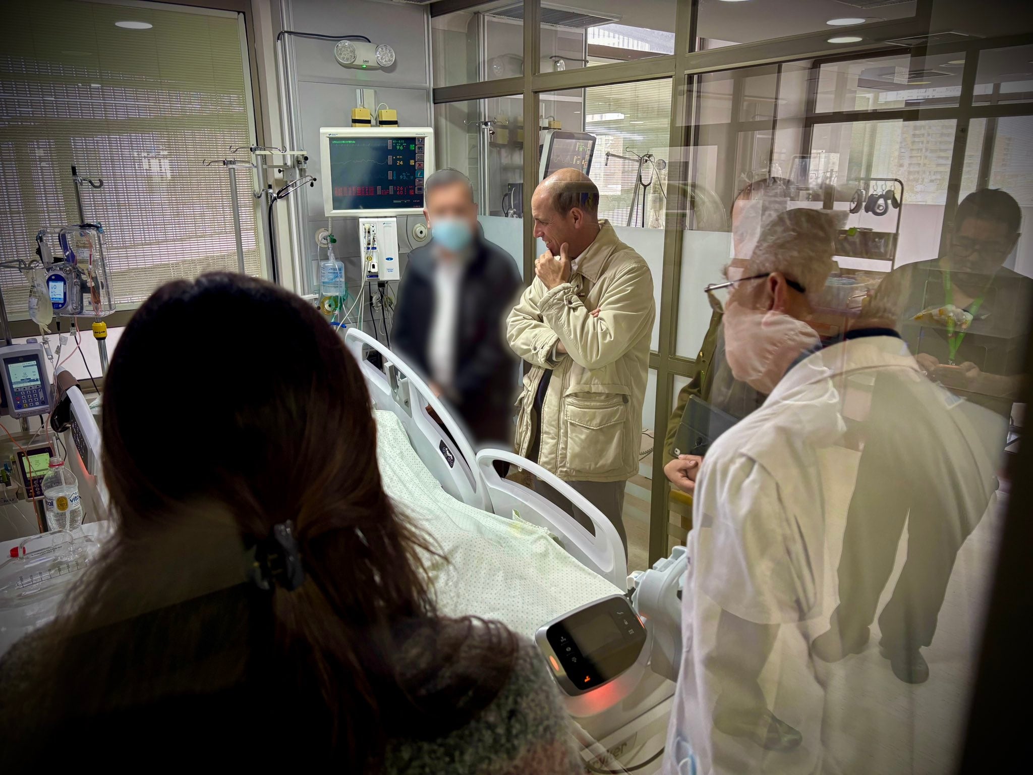 Arrau visita a carabineros hospitalizados y subraya importancia de reforzar protección a funcionarios