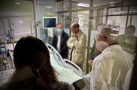 Arrau visita a carabineros hospitalizados y subraya importancia de reforzar protección a funcionarios