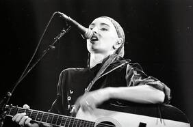 Inauguran placa en recuerdo del evento de Amnistía que trajo a Chile a New Kids on the Block y Sinéad O’Connor