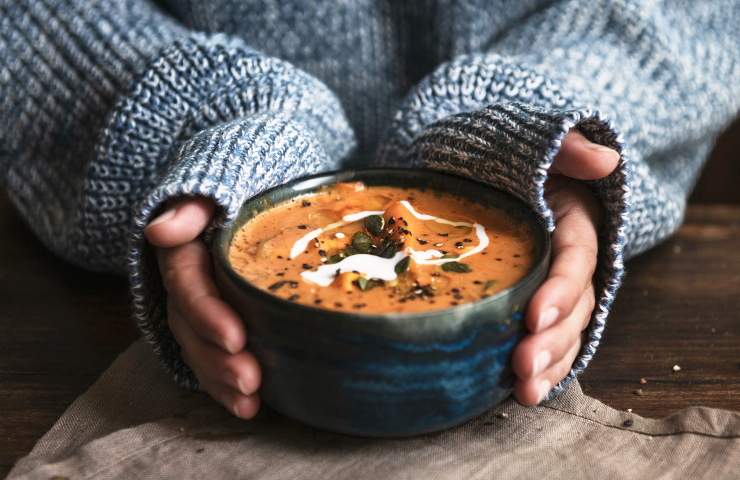 Por qué el frío puede aumentar la sensación de hambre y cómo mantener una alimentación saludable durante el invierno