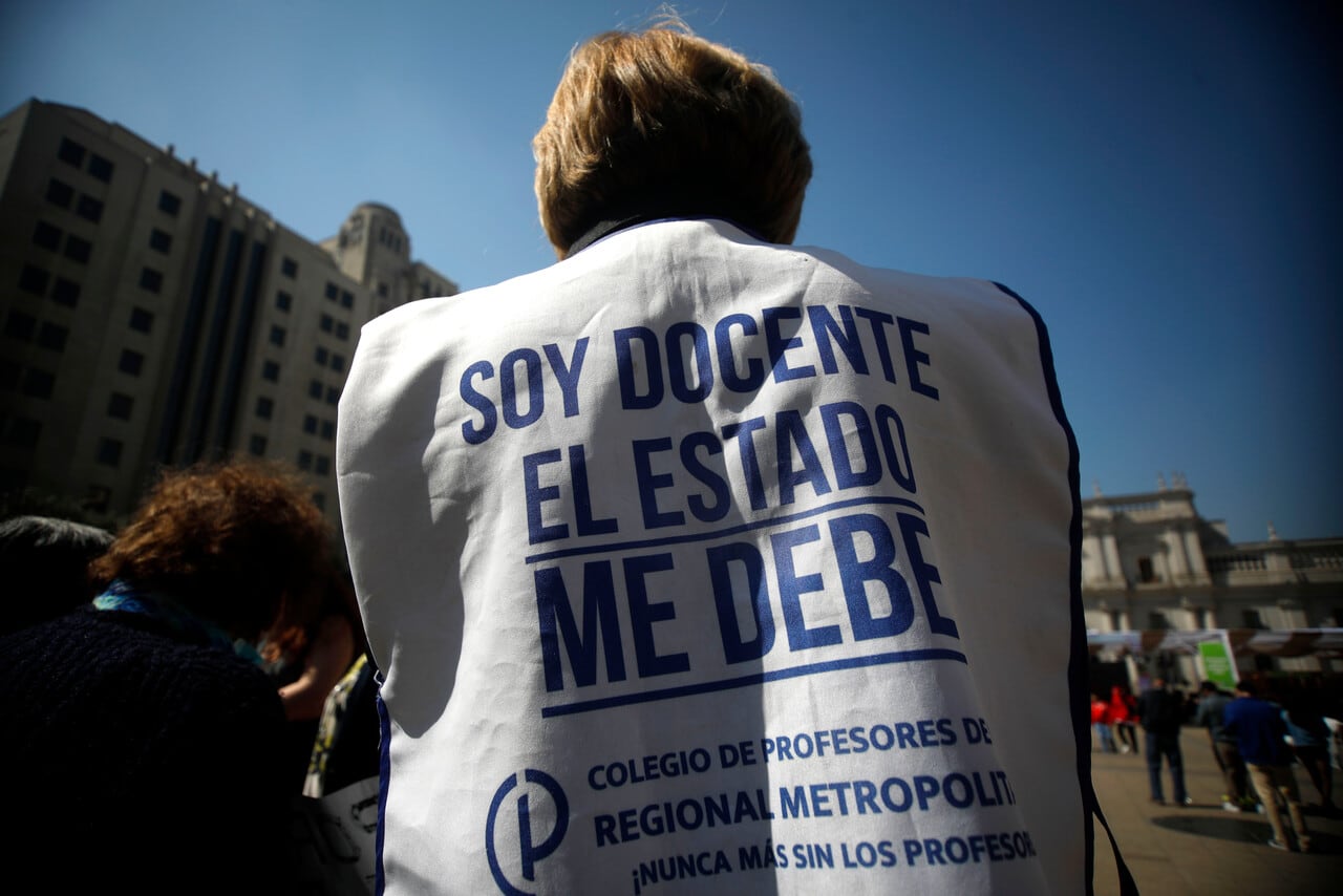 Corte ordena al Mineduc responder solicitud de pago de deuda histórica que profesor jubilado presentó en abril de 2025