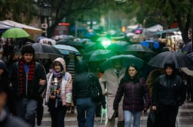 Nuevo sistema frontal: Santiago recibe lluvias y tormentas eléctricas y daños se concentran en la zona centro-sur
