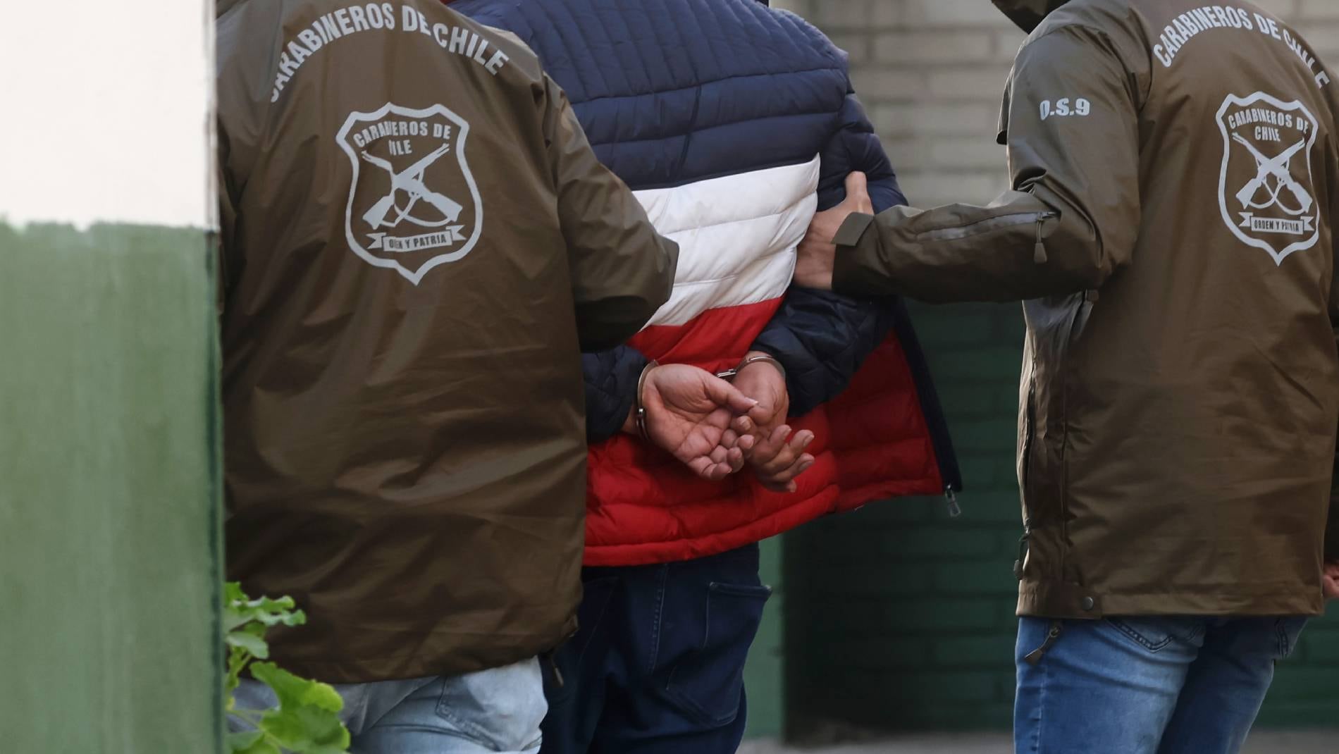 Detienen a mujer acusada de intentar atropellar a dos carabineros durante fiscalización en Valparaíso