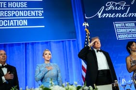 Trump reivindica libertad de expresión en Cena de Corresponsales que había sido aplazada tras disparos