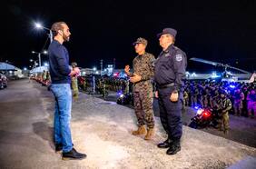 “Cárcel o muerte”: la megaprisión para 40 mil pandilleros que Bukele inauguró en El Salvador