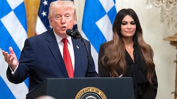 Trump pide la dimisión de la embajadora de EE.UU. en Grecia en medio de una investigación por negligencia
