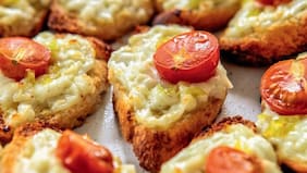 Bruschetta de queso fresco gratinado