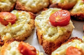 Bruschetta de queso fresco gratinado
