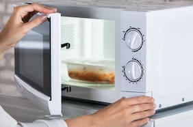 Por qué deberías evitar usar el microondas de la oficina