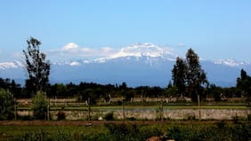 Más de 400 sismos en el volcán Longaví: qué significa y qué riesgos tiene, según un geofísico