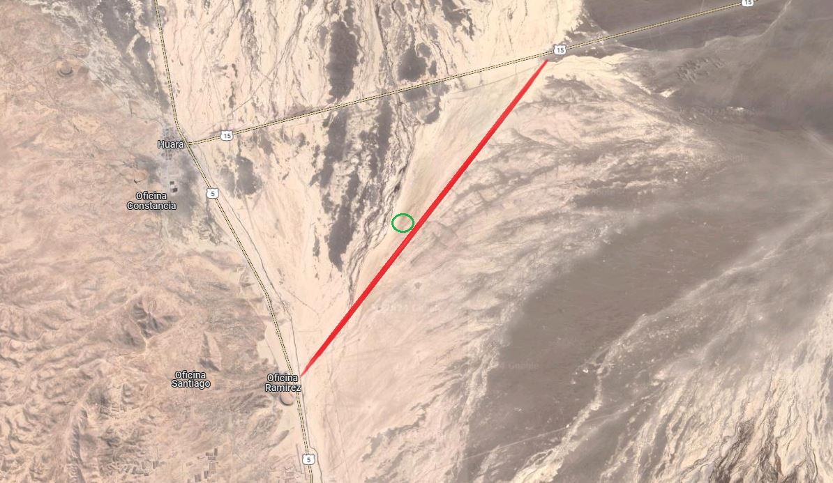 En rojo, la ruta que tomó el grupo de migrantes ilegales que acompañaba a Rodríguez. Son 10 kilómetros en línea recta. Las pertenencias de la mujer se encontraron en el círculo verde. Información: Bomberos de Pozo Almonte.