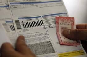 Superintendencia de Electricidad formula cargos a cinco empresas por errores en boletas de luz