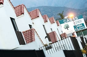 La estabilidad laboral queda atrás... adquirir un bien es hoy el principal sueño de los chilenos