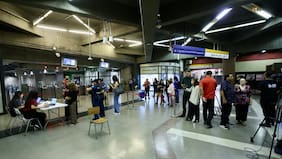 Los días y horarios del operativo gratuito de vacunación en el Metro de Santiago