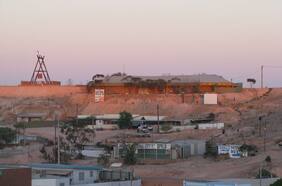 Cómo es vivir en Coober Pedy, el pueblo australiano desértico que está bajo tierra