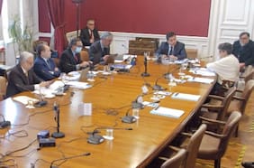 Avanza en comisión de Constitución proyecto que busca establecer tests de drogas en el Senado