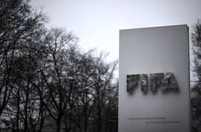 Por orden de la FIFA: el tope de honorarios que los representantes podrán facturarle a los clubes del fútbol chileno