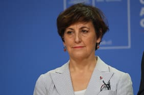 Gobierno intenta cerrar flanco por cirugía a madre de ministra de Salud en medio de arremetida UDI