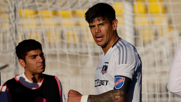 ¿Se va o se queda? Las definiciones de Esteban Pavez en Colo Colo tras la polémica por elogiar a la UC