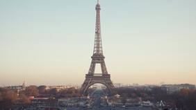 Imputados en Francia dos adolescentes por planear ataques contra la torre Eiffel y varias sinagogas