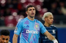 Dibu Martínez se despide entre lágrimas y se acerca su salida del Aston Villa