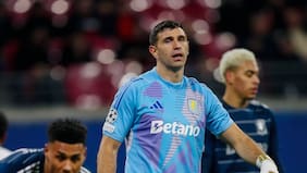 “Cada vez que agarraba la pelota, se me iba para el otro lado”: la lesión de Dibu Martínez que alerta a Argentina