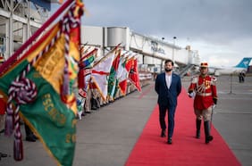 Boric llega a Bolivia para el cambio de mando: un Presidente chileno no lo hacía desde hace 19 años