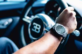 El primer smartwatch de fibra de carbono tiene el sello de Bugatti