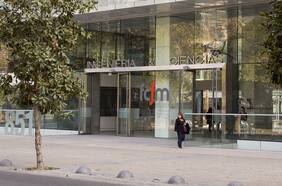 Ranking de MBA: Stanford vuelve a liderar a nivel mundial y la U. de Chile es la única chilena en el top ten de la región