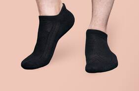 No más pies sudados: cómo elegir los mejores calcetines para el verano